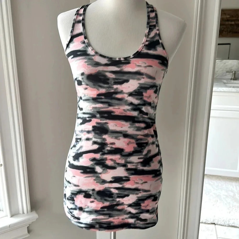 - Lululemon Nulu Racerback Tank, Size 6, EUC, Slim Fit